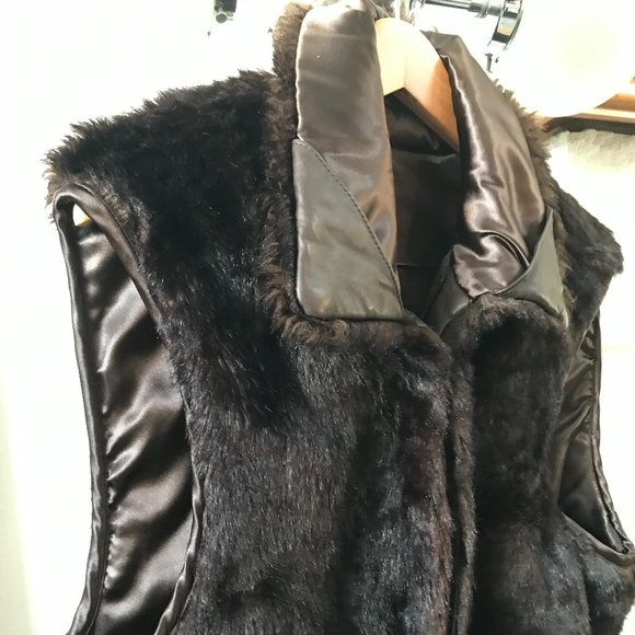Faux Fur Reversible Vest - Andrew Marc New York - Picture 3 of 6